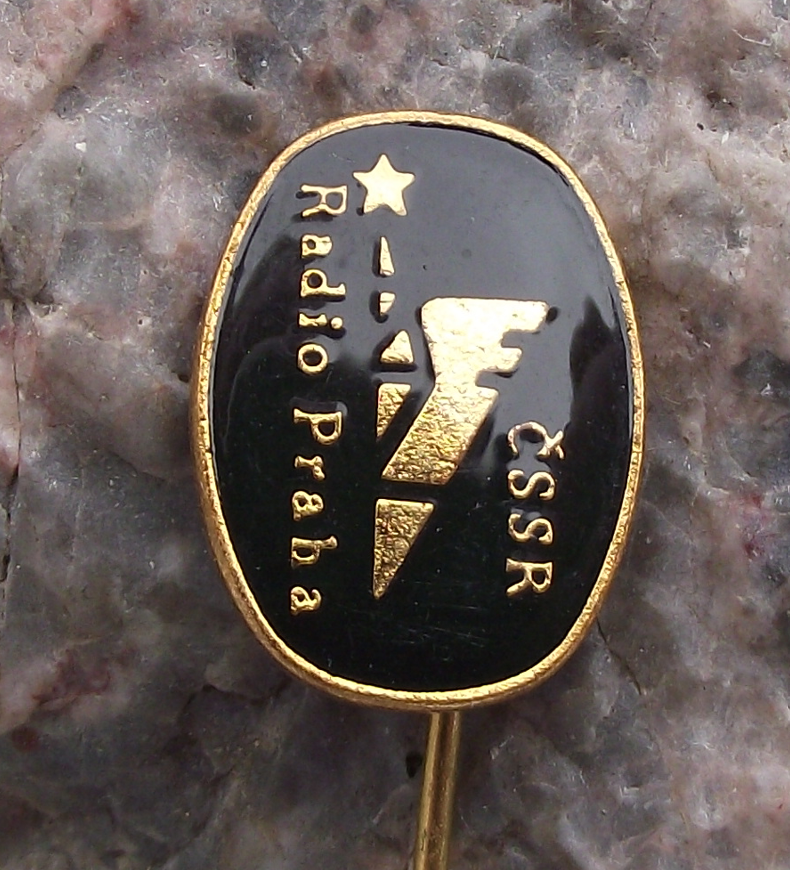Radio Prague Praha Czechoslovakia CSSR Broadcasting Tower Mast Oval Pin Badge - Badgecrazy