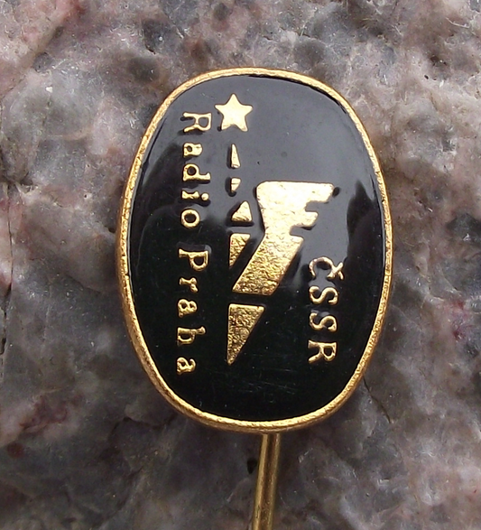 Radio Prague Praha Czechoslovakia CSSR Broadcasting Tower Mast Oval Pin Badge - Badgecrazy