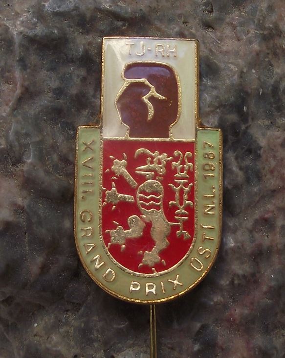 1987 Czechoslovakia Boxing Title Fight Usti nad Labem Glove Lion Pin Badge - Badgecrazy