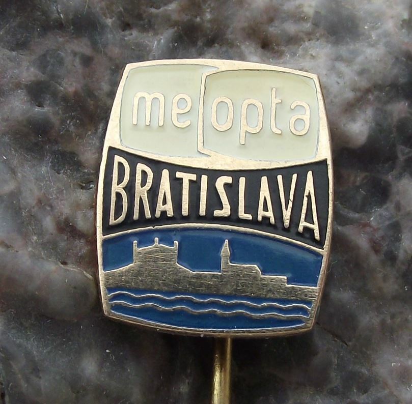 Vintage Meopta Bratislava Castle Skyline Camera Lens Viewmaster Firm Pin Badge - Badgecrazy