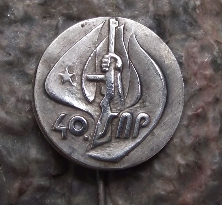 1984 Slovak National Military Armed Uprising 40th Anniversary SNP Pin Badge - Badgecrazy