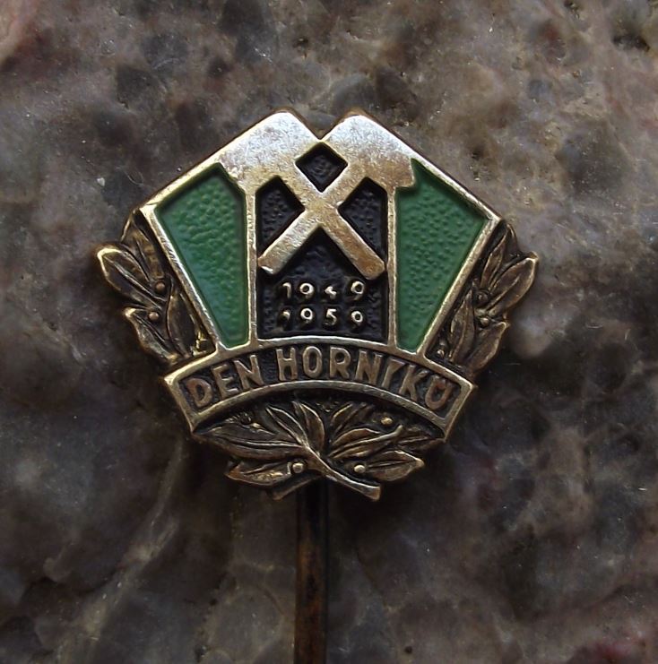 1959 National Miners Day Crossed Hammers Den Horniku Coal Mine Mining Pin Badge - Badgecrazy