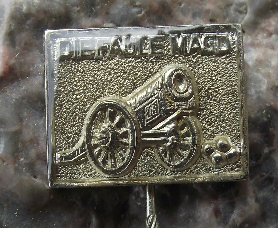 Antique Die Faule Magd Cannon Dresden German Military Museum Souvenier Pin Badge - Badgecrazy