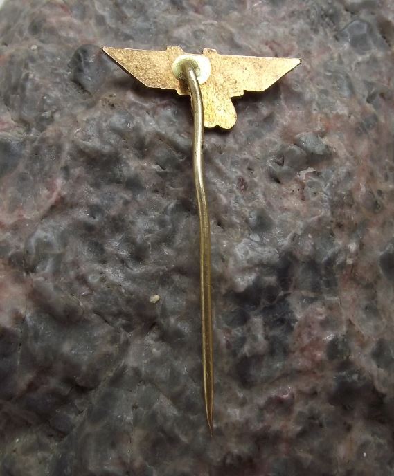 1971 Winged Flying Letter M 60 Logo Safety Match Maker Matchboxes Pin Badge - Badgecrazy