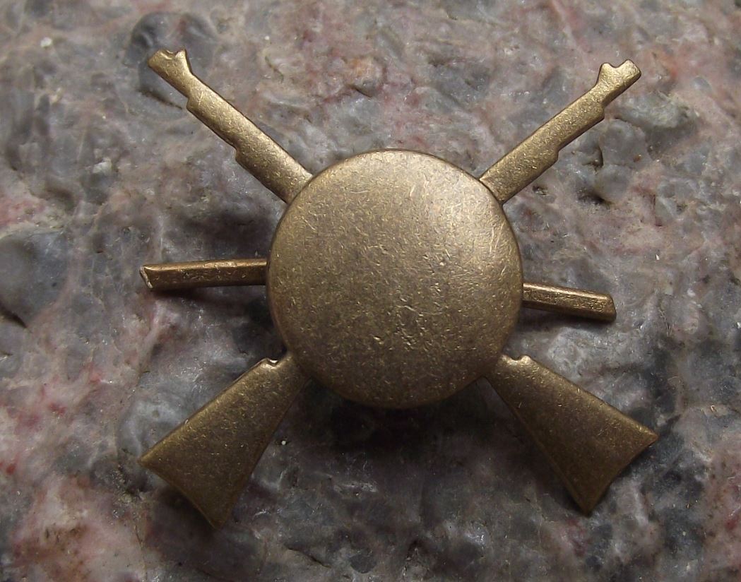 Czech Army Uniform Badge Military Infantry Rifleman Crossed Rifle Logo Pin Badge - Badgecrazy