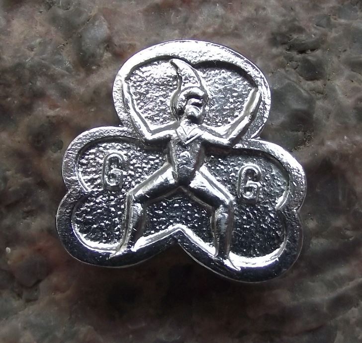 1970s Girl Guides Association of Great Britain Trefoil Brownie Man Pin Badge - Badgecrazy