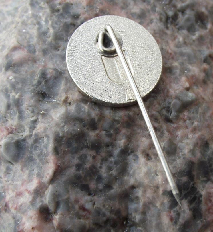 Vintage Ernst Thalmann Pioneer Organisation DDR East Germany 1886 1944 Pin Badge - Badgecrazy