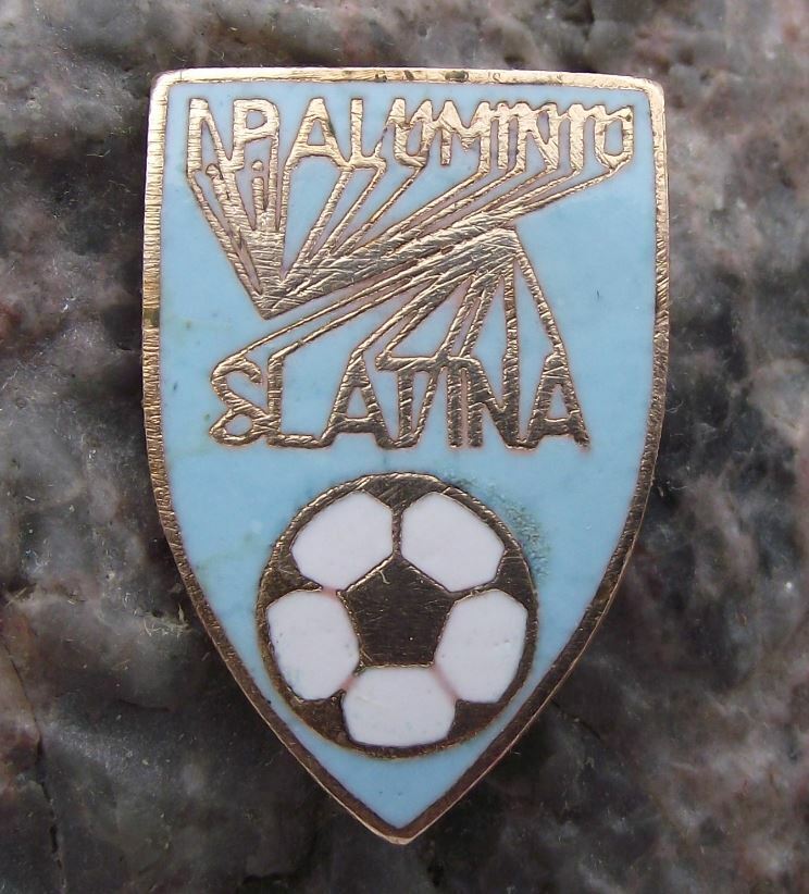 Antique I P Aluminiu Slatina Romania Soccer Football Club Crest Pin Badge - Badgecrazy