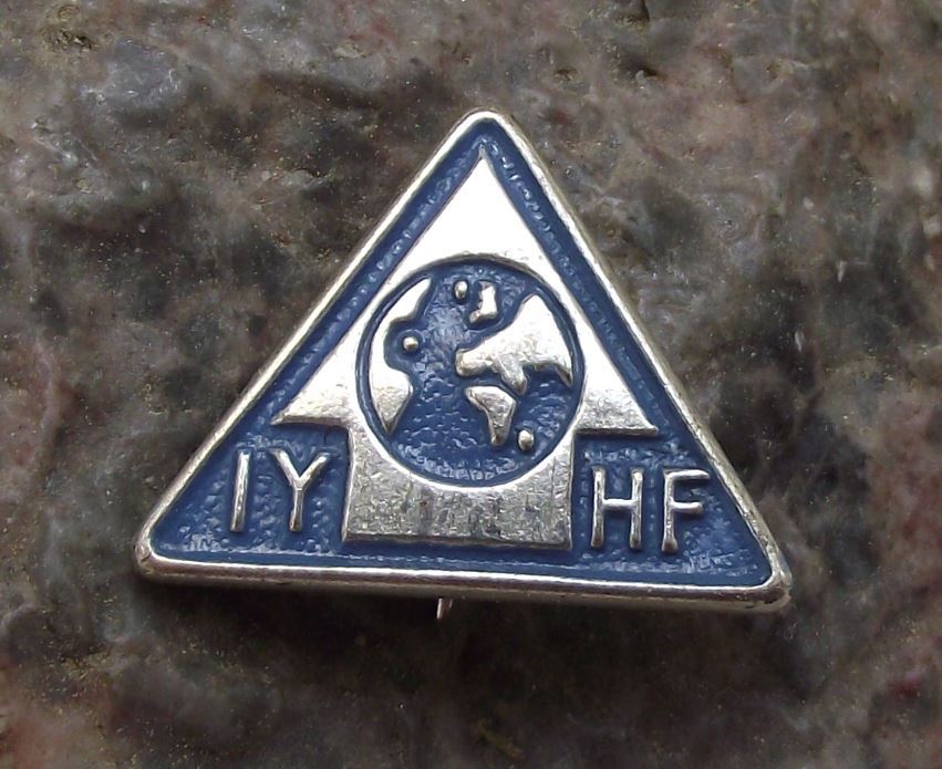 IYHF International Youth Hostel Federation Members Triangle World Pin Badge - Badgecrazy