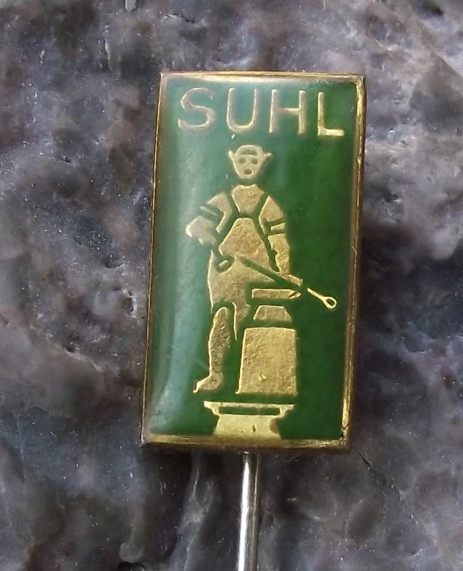 Antique Suhl The Weapons Gun Maker Weaponsmith Germany Town Statue Pin Badge - Badgecrazy