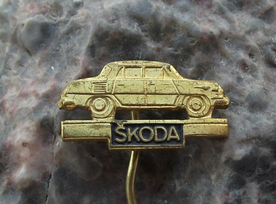 1964 Beautiful Antique Skoda 1000MB 1100MB Classic Czech Saloon Car Pin Badge - Badgecrazy