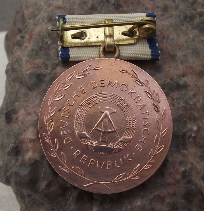 Medical Snake For Faithful Service Fur Treue Dienste DDR GDR Health Award Medal - Badgecrazy