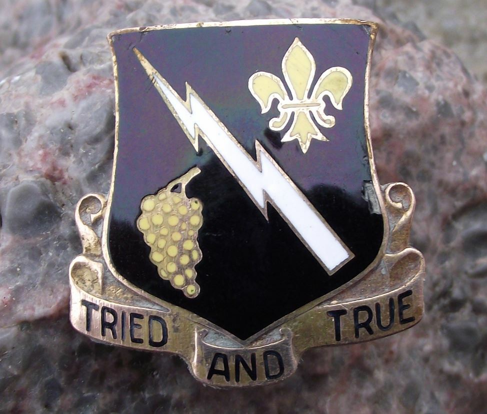Vintage US Army 178th Field Artillery Battallion DUI Clutchback Pin Badge - Badgecrazy