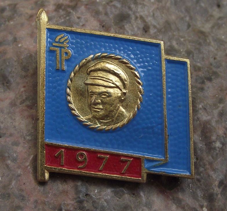 1977 Ernst Thalmann Pioneer Organisation DDR East Germany Blue Flag Pin Badge - Badgecrazy