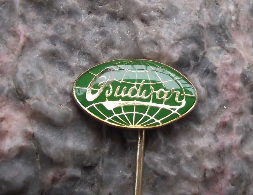 Budvar Original Czech Budweiser Brewery Pivovar Lager Beer Pin Badge Green - Badgecrazy