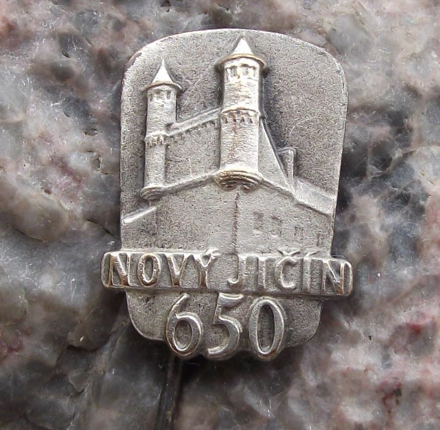 1963 Novy Jicin Town Czechoslovakia Zerotín Castle Palace Towers Pin Badge - Badgecrazy