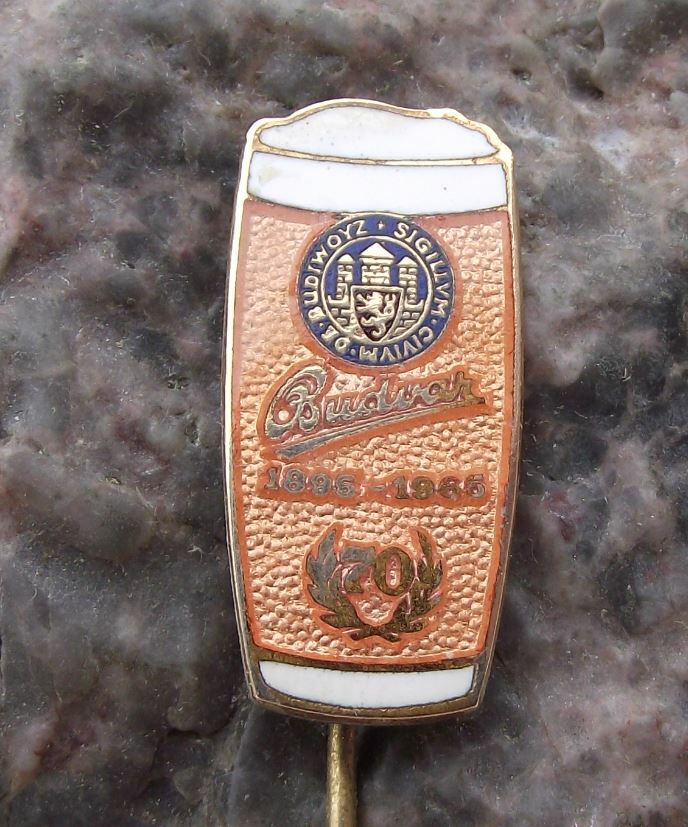 1965 Budvar 70th Anniversary Budweiser Brewery Lager Beer Glass Pin Badge - Badgecrazy