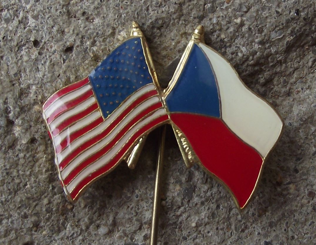 Czechoslovakian USA Flag Crossed American Stars Stripes Friendship Pin Badge - Badgecrazy