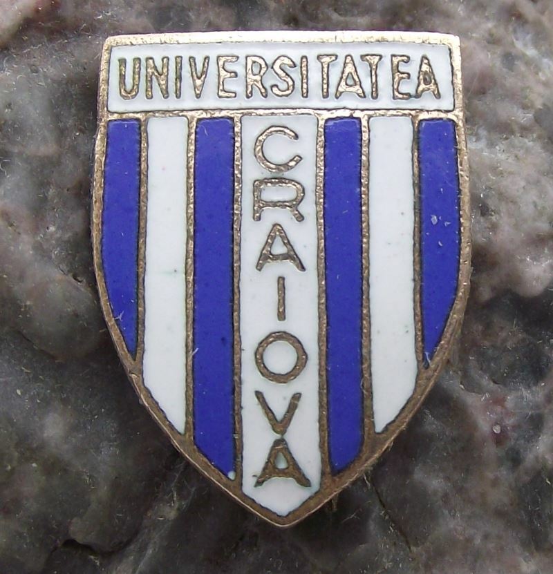 Antique CS Universitatea Craiova Romania Soccer Football Club Crest Pin Badge - Badgecrazy