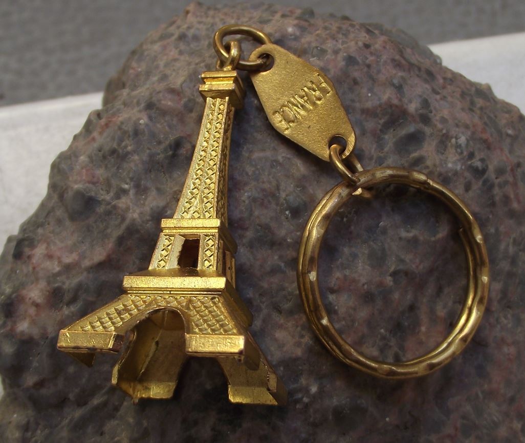 Eiffel Tower Paris France Monument Souvenier Gold Metal Key Ring Keychain - Badgecrazy