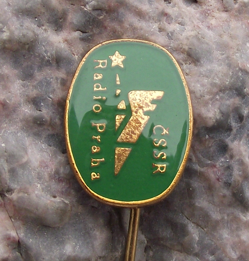 Radio Prague Praha Czechoslovakia CSSR Broadcasting Tower Mast Oval Pin Badge - Badgecrazy