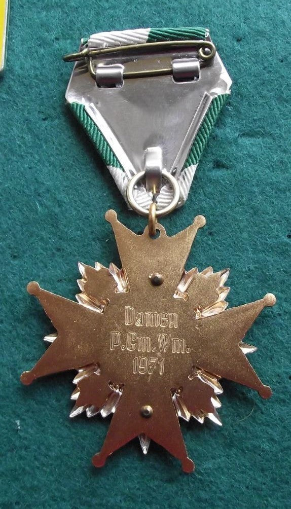 1971 Luxury 2nd Winner German Gun Shooting Multi Part Star Medal & Ribbon - Badgecrazy