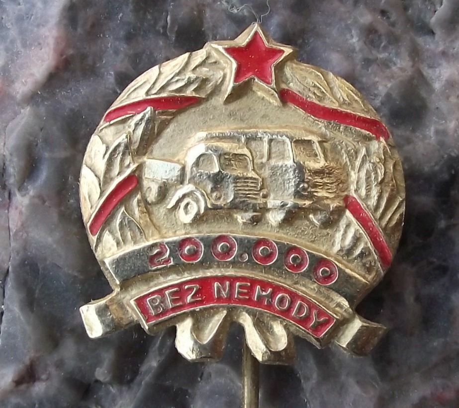 Antique Czechoslovakia Safe Driver Award Bus Truck Accident 200000 km Pin Badge - Badgecrazy
