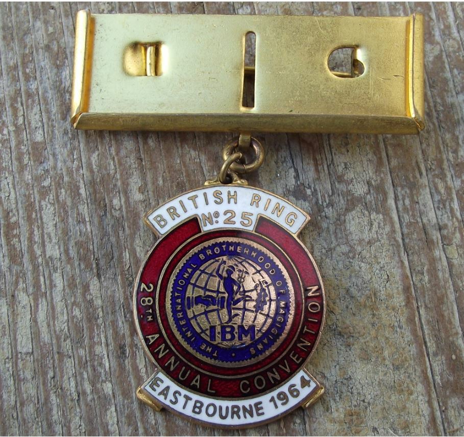 1964 International Brotherhood Magicians IBM British Ring Convention Pin Badge - Badgecrazy