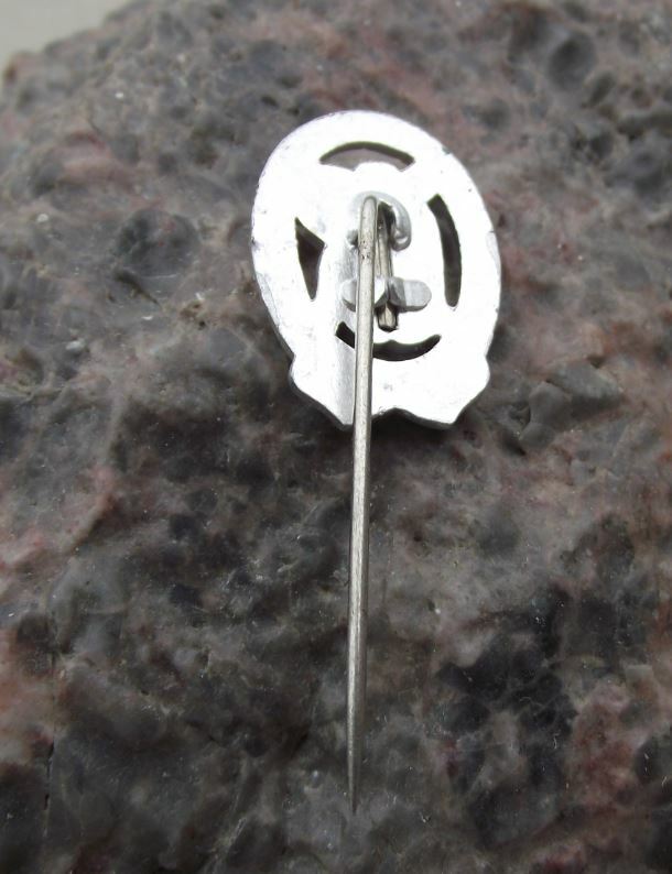 Antique DTSB East German DDR Central Sports Performance Silver Laurels Pin Badge - Badgecrazy