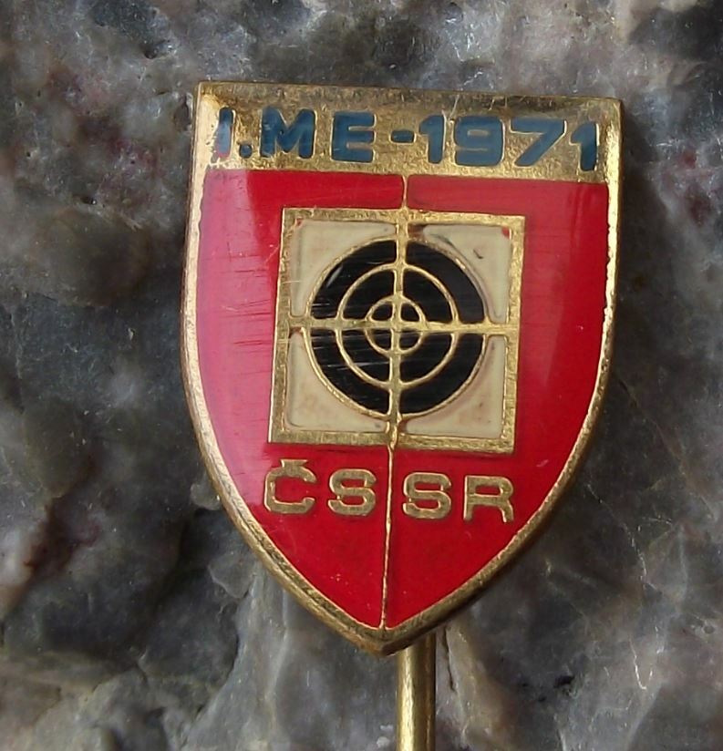 1971 European Sports Shooting Championships Gun Event Crosshair Target Pin Badge - Badgecrazy