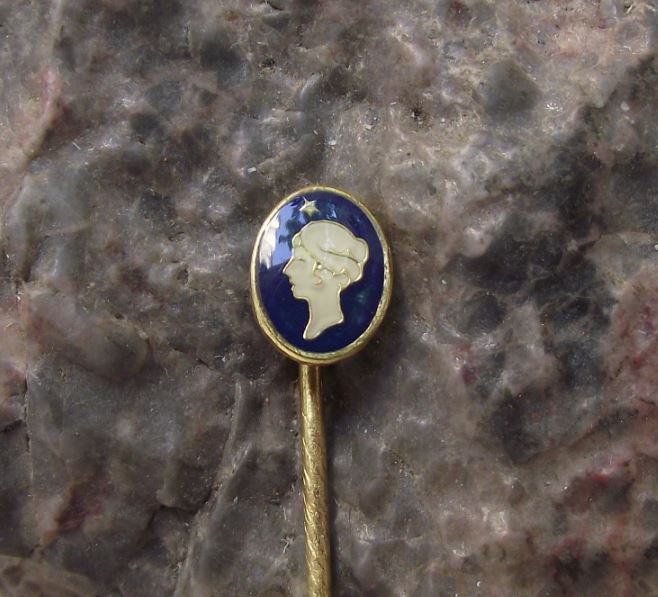 Small Discrete Roman or Greek Elegant Woman Lady Goddess Bust Pin Badge - Badgecrazy