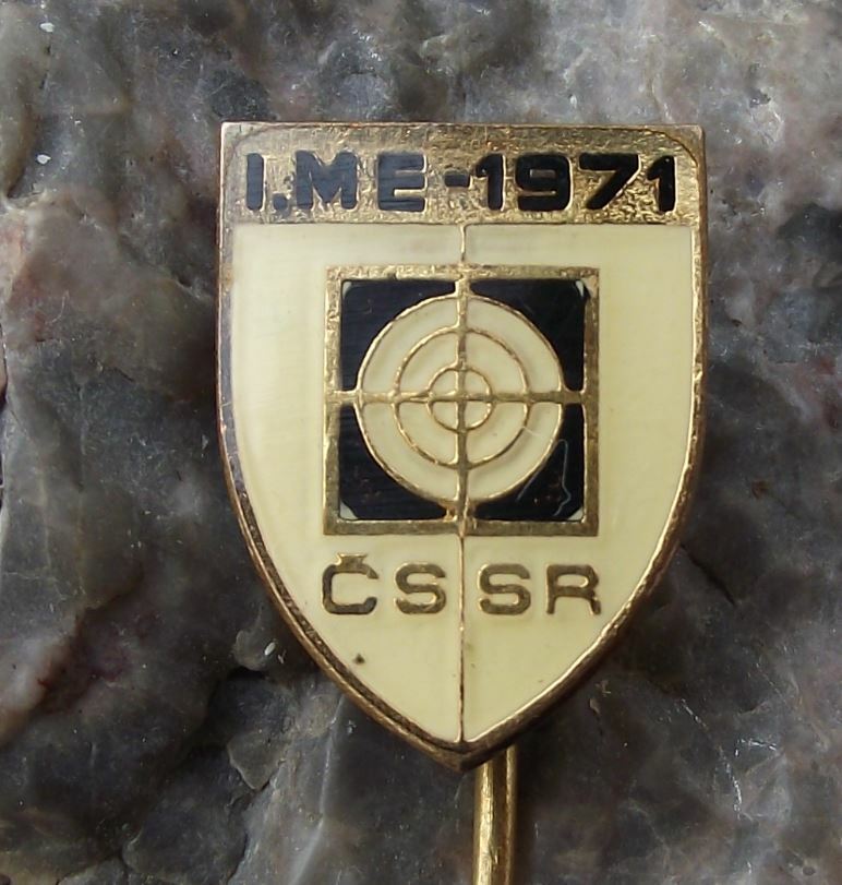 1971 European Sports Shooting Championships Gun Event Crosshair Target Pin Badge - Badgecrazy