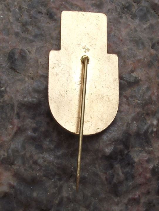 1987 Czechoslovakia Boxing Title Fight Usti nad Labem Glove Lion Pin Badge - Badgecrazy