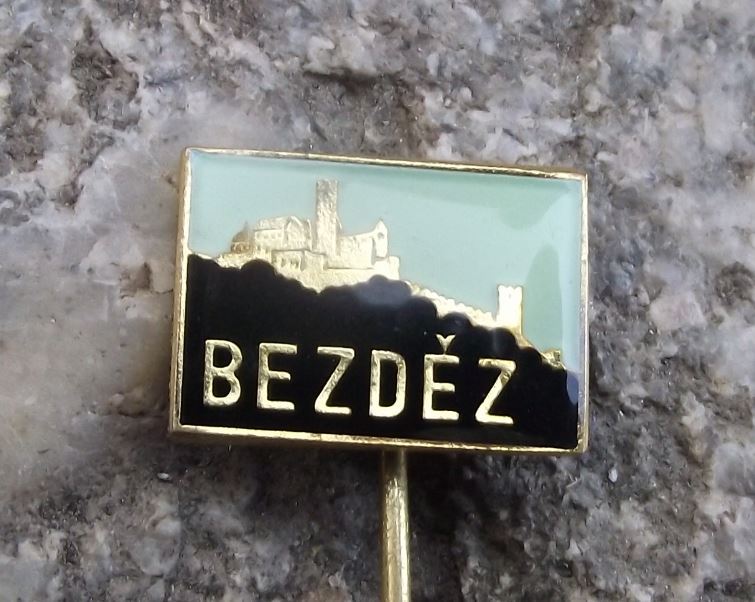 Bezdez Gothic Castle Czechoslovakia Tourist Souvenier Visitors Pin Badge - Badgecrazy