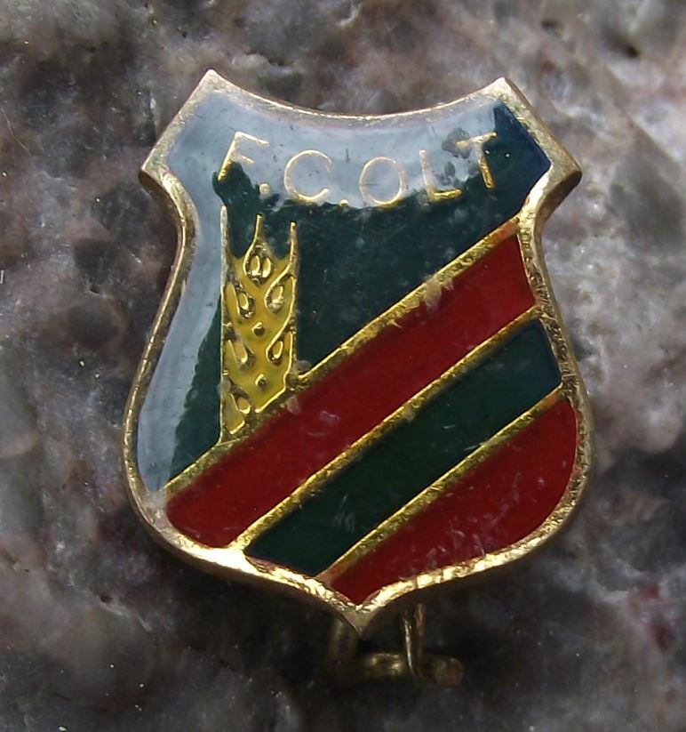 Antique FC Olt Scornicesti Romanian Soccer Football Shield Crest Pin Badge - Badgecrazy