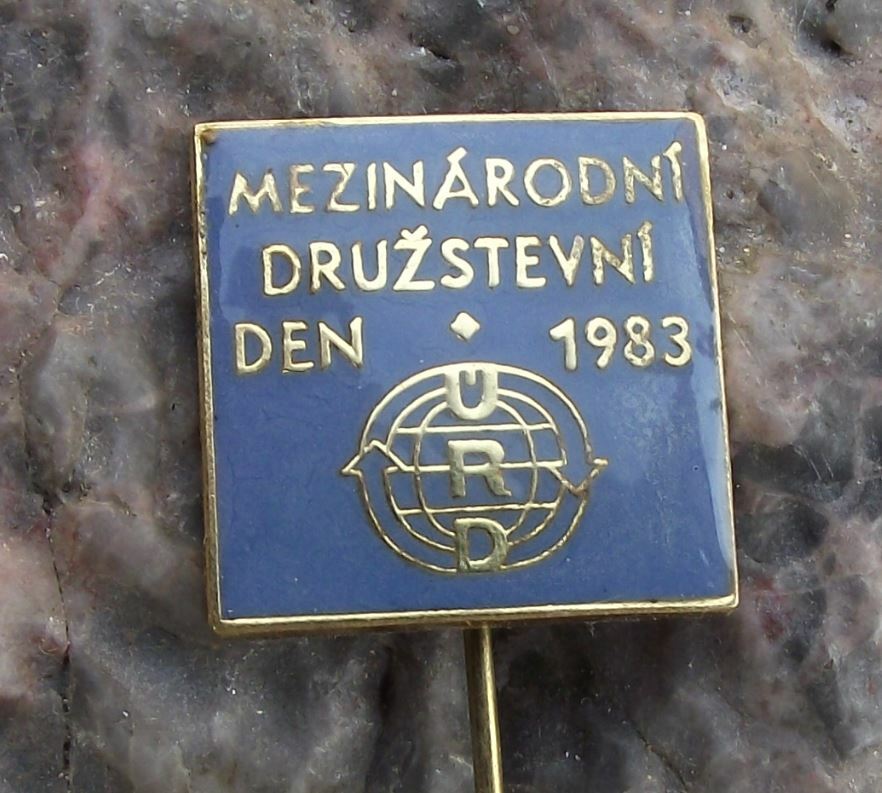 1983 URD Trade Union International National Workers Party Holiday Pin Badge - Badgecrazy