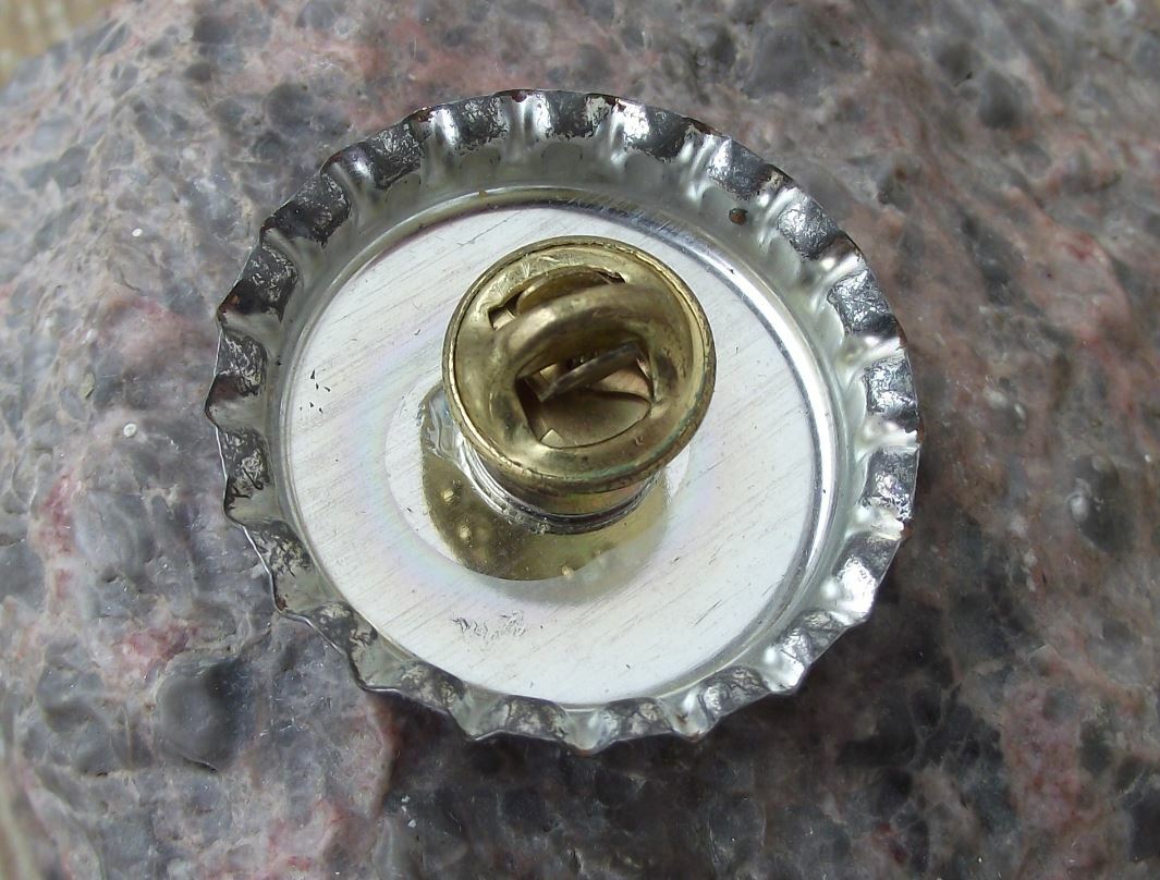 Toronto Bluejays Blue Jays Canada Baseball Team Bottle Cap Style Pin Badge - Badgecrazy