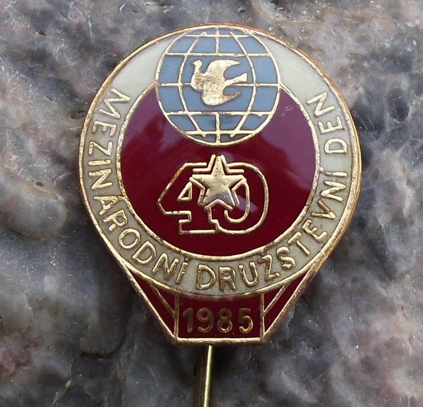 1985 URD Trade Union International National Workers Party Holiday Dove Pin Badge - Badgecrazy