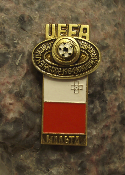 1984 UEFA European Football Championships Malta Team Soccer Flag Pin Badge - Badgecrazy