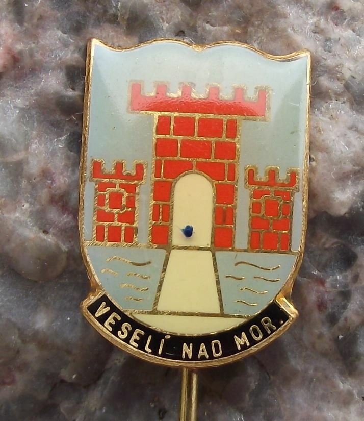 Vintage Veseli nad Moravou Czechoslovakia Heraldic Crest Coat of Arms Pin Badge - Badgecrazy