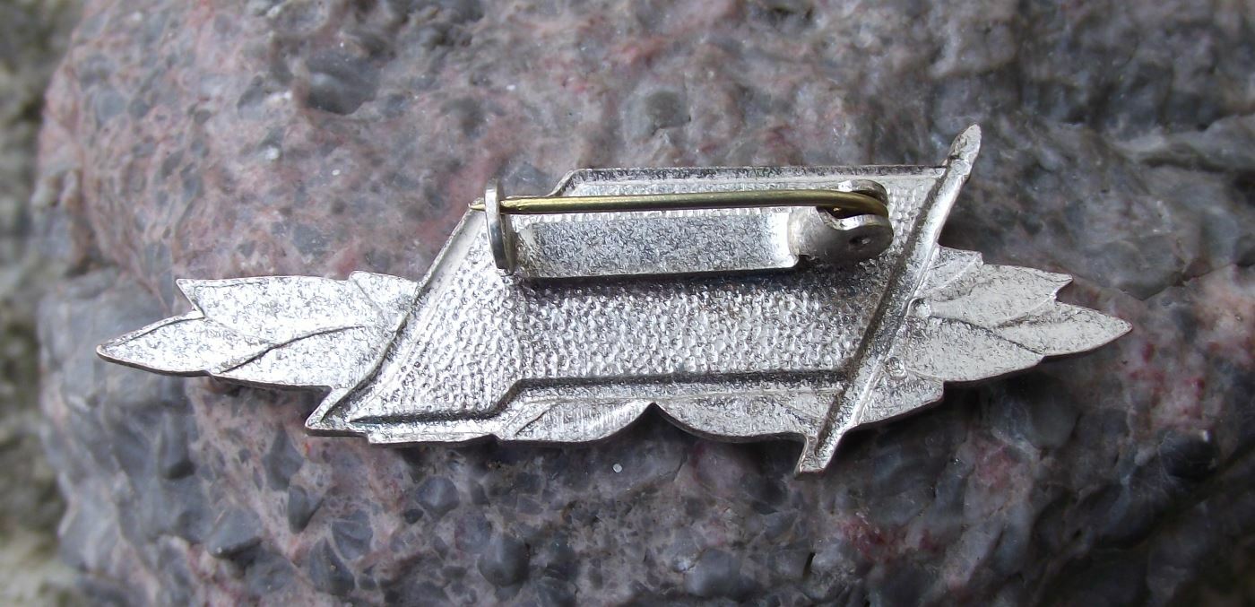 Vintage East German Paramilitary Organisation KdA Laurel Leaves DDR Pin Badge - Badgecrazy