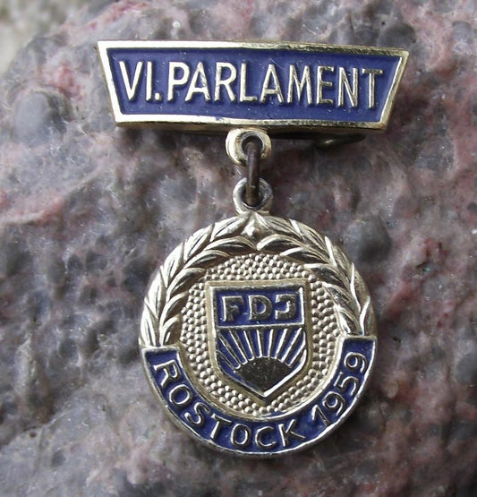 1959 FDJ Rostock Freie Deutsche Jugend DDR VI 6th Parliament Medal Pin Badge - Badgecrazy