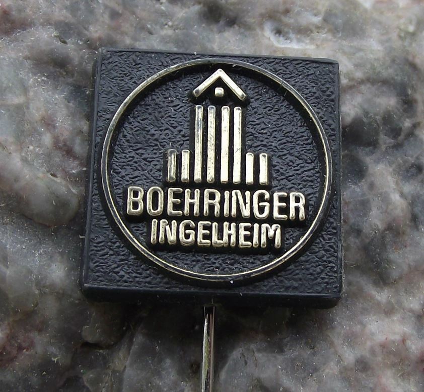 Antique Plastic Boehringer Ingelheim Medical Equipment Pharmacutical Pin Badge - Badgecrazy