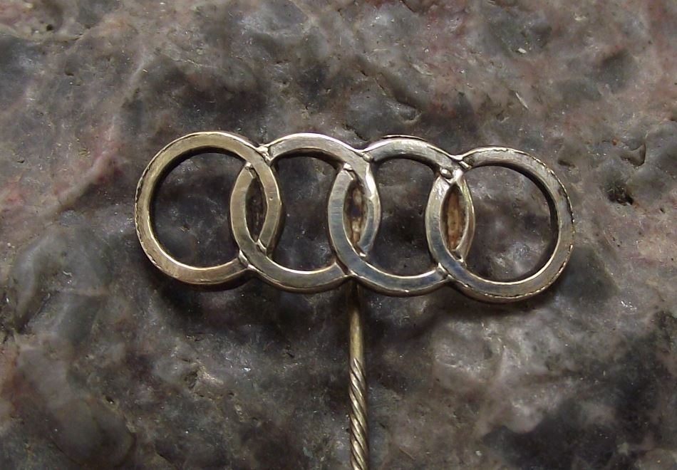 Four Interlocking Circles Rings Classic Audi Cars German Automobiles Pin Badge - Badgecrazy