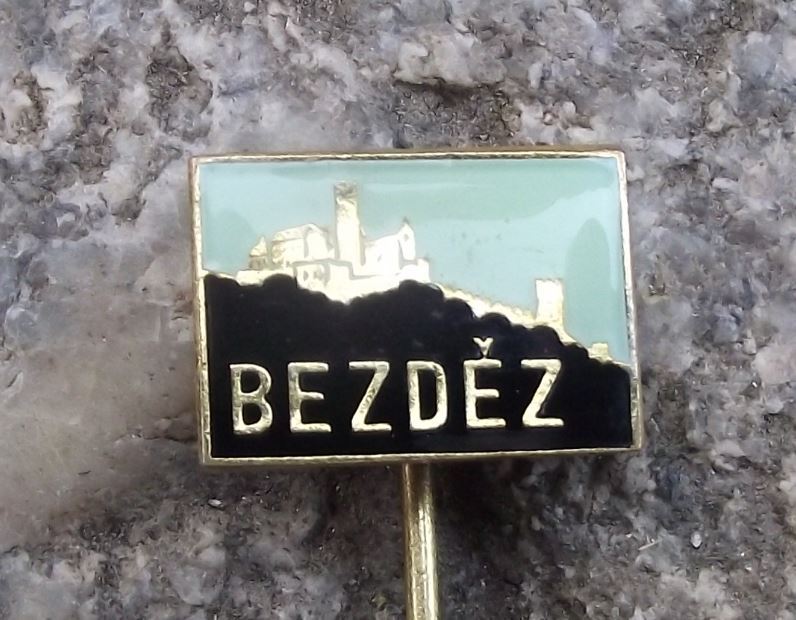 Bezdez Gothic Castle Czechoslovakia Tourist Souvenier Visitors Pin Badge - Badgecrazy
