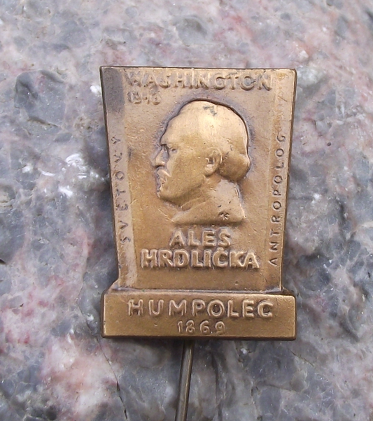 1943 Ales Hrdlicka Washington USA Czech Anthropologist Scientist Pin Badge