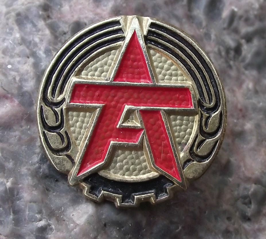 Vintage East German Nationwide Arts Cultural Workers Festival DDR Pin Badge - Badgecrazy