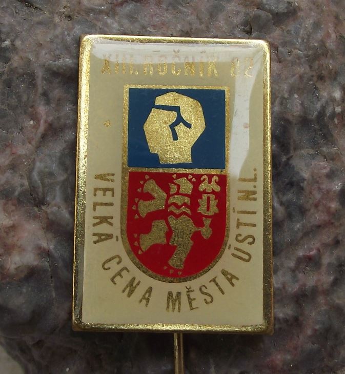 1982 Czechoslovakia Boxing Title Fight Usti nad Labem Glove Lion Pin Badge - Badgecrazy