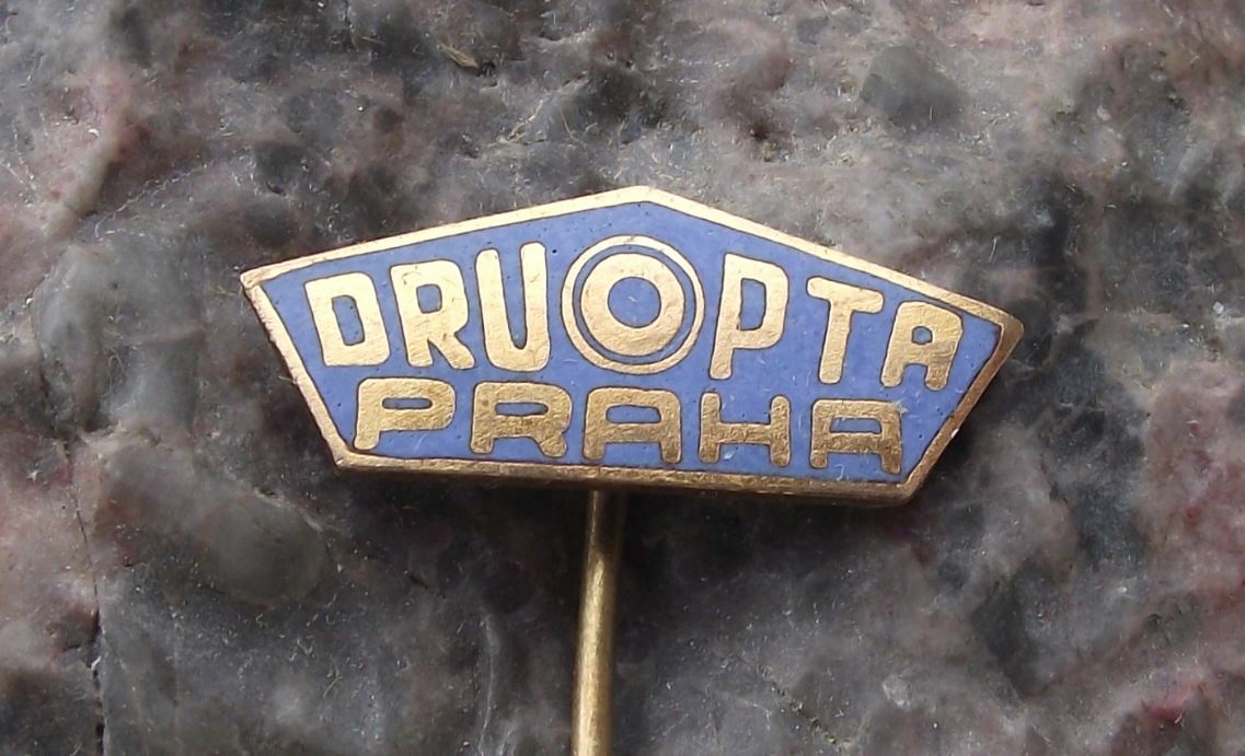 Antique Druopta Vega Corina Efekta Camera Maker Czechoslovakia Pin Badge - Badgecrazy