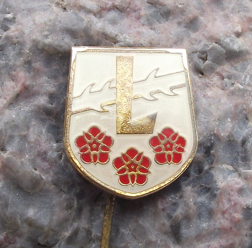Vintage Lidice Czech Village World War 2 Remembrance Thorns Shield Pin Badge - Badgecrazy